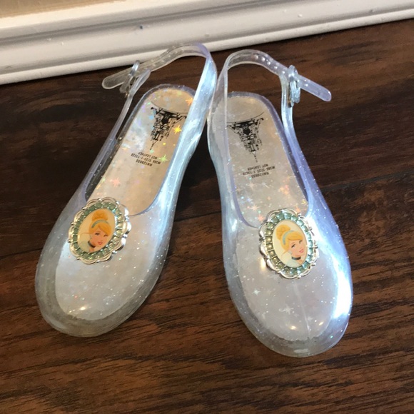 Clear cinderella deals shoes for toddlers